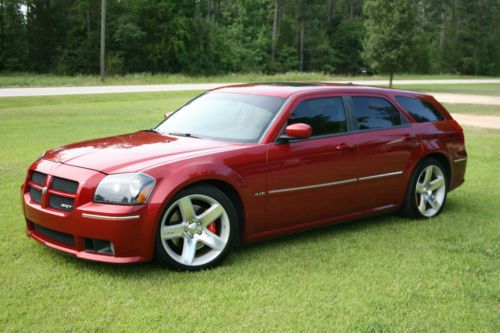 2006 dodge magnum srt8 wagon 4-door 6.1l....51k miles...rare