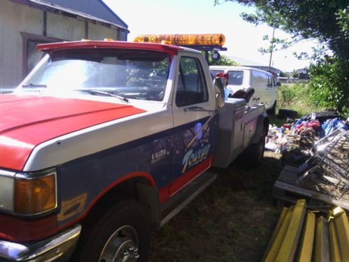 1990 ford  tow rig with twin booms. in  very good shape