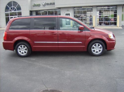 2012 chrysler town & country touring