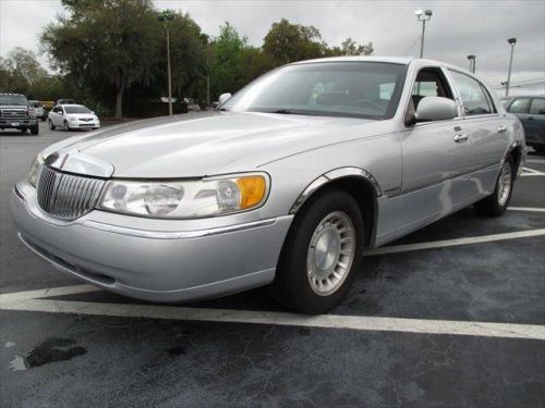 2000 lincoln town car executive