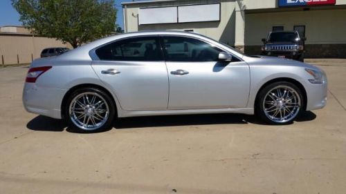 2010 nissan maxima sv