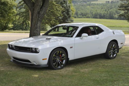 2014 dodge challenger srt8 392 hemi..almost new! only 824 miles!