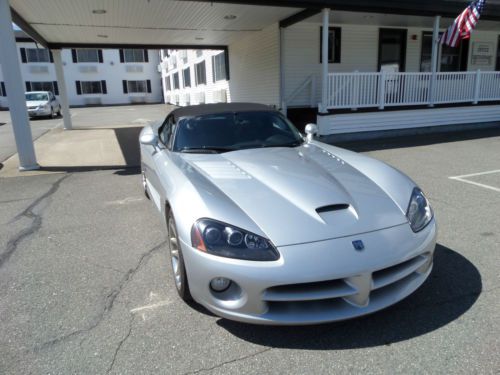 You are bidding on a2003  srt 10 silver dodge viper witha novi 2000 supercharger