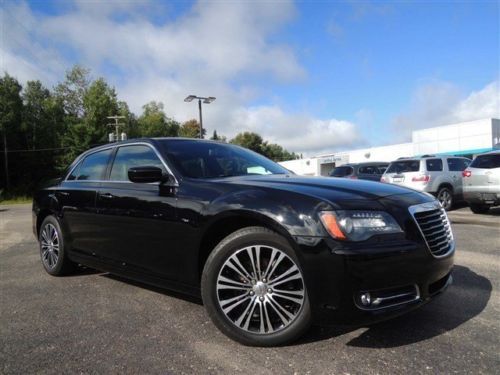 13 chrysler 300s 5.7l hemi all wheel drive nav heated black leather pano roof