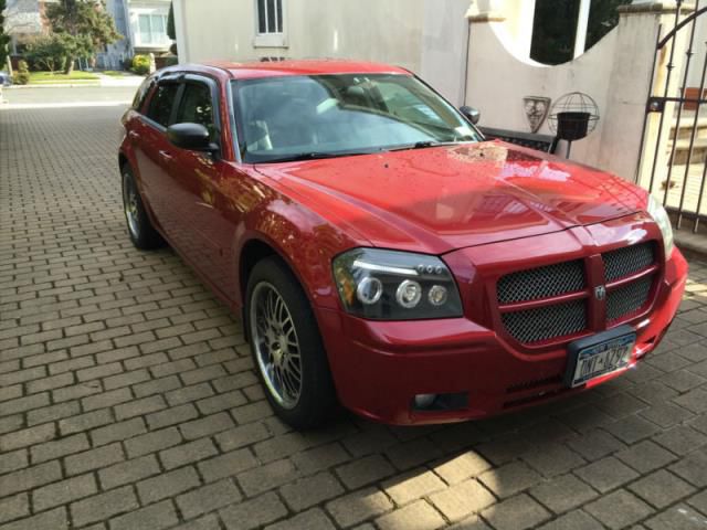 Dodge magnum sxt wagon 4-door