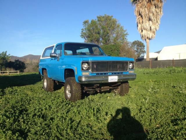 Chevrolet blazer custom deluxe sport utility 2-doo