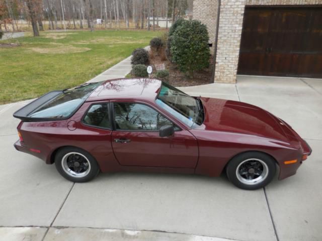 Porsche: 944 base coupe 2-door