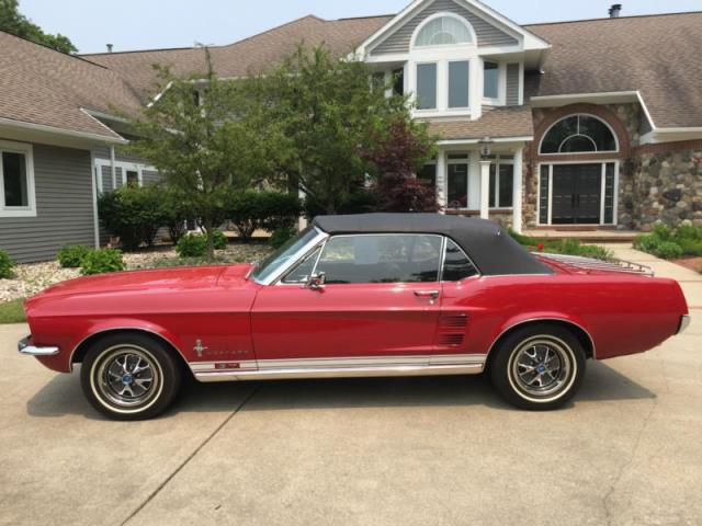 Ford: mustang 2-door convertible