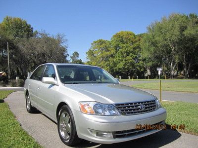 One fl owner 03 toyota avalon xls 14k miles like brand new still smeels new mint