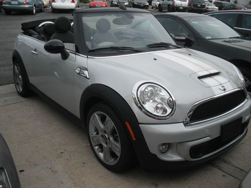 2011 mini cooper s convt , tip ,nav , salvage title !!!