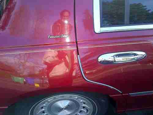 1999 Lincoln Towncar Limousine Limo 6 pack Red/Burgundy, image 4