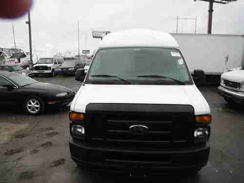 10 FORD E-150 HANDICAP VAN WHEEL CHAIR LIFT 605 ORGINAL MILES CLEAN RUNS PERFECT, US $25,000.00, image 2