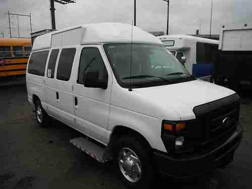 10 FORD E-150 HANDICAP VAN WHEEL CHAIR LIFT 605 ORGINAL MILES CLEAN RUNS PERFECT, US $25,000.00, image 3