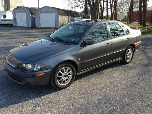 2001 volvo s40 sport edition sedan 4-door 1.9t,  one owner  ---no reserve---