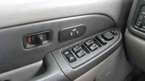 2003 Chevy Suburban Z71 4x4, image 11