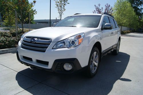 2013 subaru outback 3.6r limited. red leather! 800 miles!