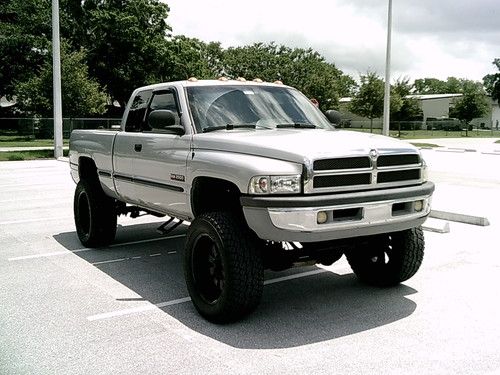1999 dodge ram 2500 base extended cab pickup 2-door 5.9l