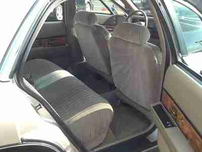 1993 78086 MILES LOW MILES SEDAN 4DR CUSTOM 3.8L V6 AUTO BEIGE TAN GOLD CLOTH, image 18