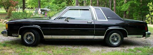 1985 85 ford ltd crown victoria 2 door black/burgundy