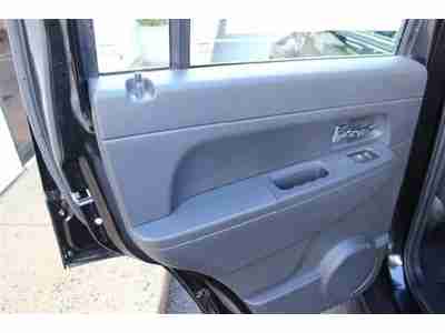 Sport SUV 3.7L 4WD 4X4 Aluminum Wheels A/C No Accidents Low reserve Smoke Free, image 17