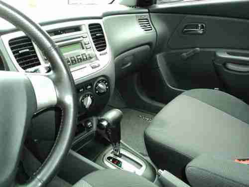 2006 Kia Rio5 SX Hatchback 4-Door 1.6L, image 9