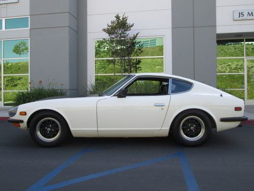 1971 datsun 240z first generation  nissan sports car 4 speed, ready to go!