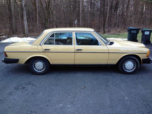 1982 mercedes-benz 240d diesel 4-door 2.4l salvage-body damage