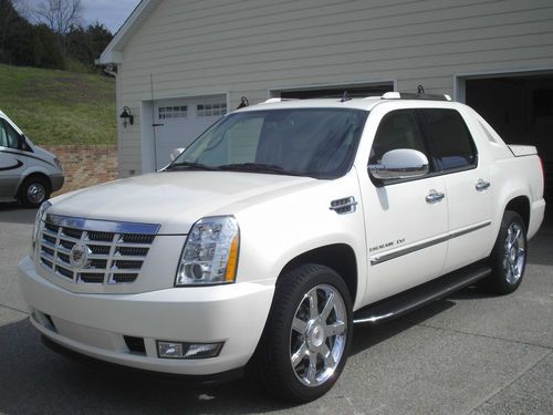 White diamond,brand new condition,luxury,nav.sunroof