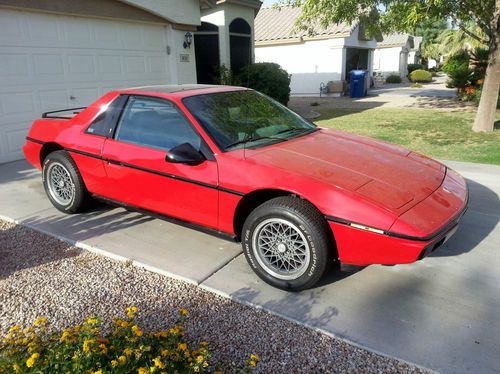 1984 pontiac fiero se coupe 2-door 2.5l