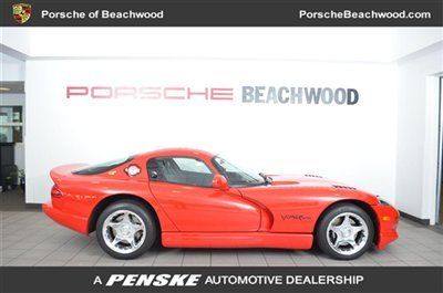 Gts coupe low miles! manual 8.0l v10 viper red! locally owned.
