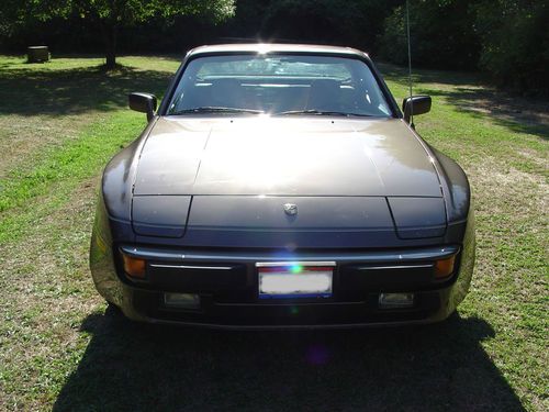 1984 Porsche 944 Coupe, image 2
