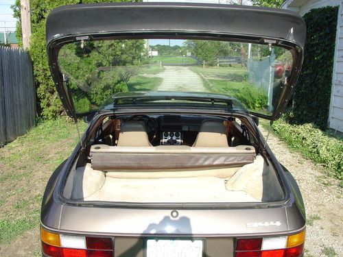 1984 Porsche 944 Coupe, image 10
