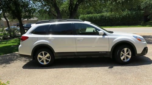 Beautiful 2013 subaru outback 2.5i awd limited 11.5k miles with extras