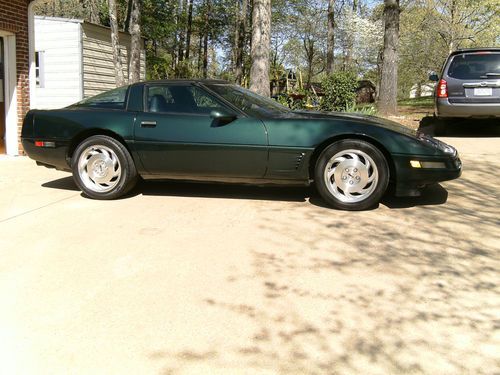 1996 chevrolet corvette base hatchback 2-door 5.7l