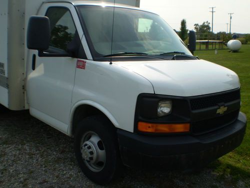 2006 chevrolet express 3500 6.0 gas utilimaster cutaway 12' box truck w/ramp