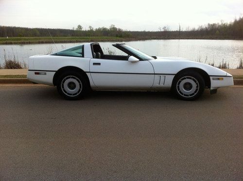 1985 chevrolet corvette base hatchback 2-door 5.7l