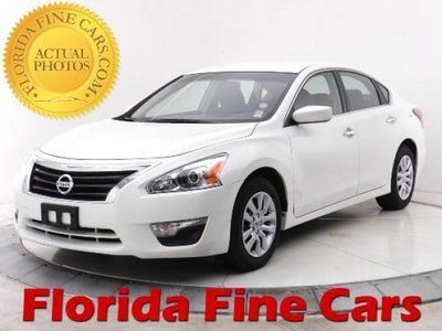 Carfax 1 owner no accidents, white, warranty, mp3 input, keyless start