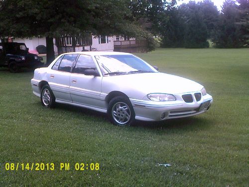 White 4 dr sedan, grand am se 4 dr sedan, good condition