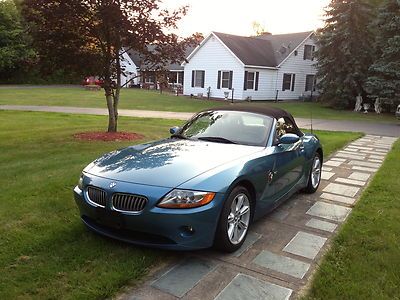 Bmw z4 18k!!  premium 3.0 18" alloys pristine!!  one owner!!