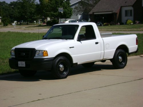 2005 ford ranger reg cab 4 cyl. great on gas!!!