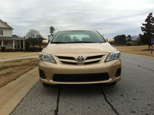 2012 toyota corolla le sedan 4-door 1.8l