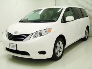 12 toyota sienna le 4cyl 3rd row alloys traction power pk 1 owner priced to sell