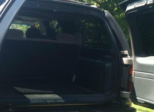 2001 Chevrolet Suburban 1500 LS Sport Utility 4-Door 5.3L, US $7,500.00, image 9