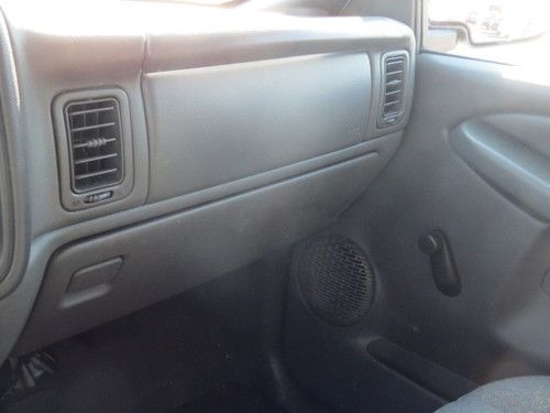 2006 Chevrolet Silverado K1500 4x4 Regular Cab, White, image 3