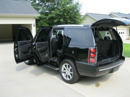 2009 GMC Yukon Denali AWD, image 2