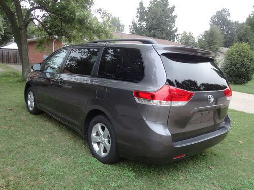 2012 Toyota Sienna LE...ONLY 15,000 Miles!!!!!!, image 3