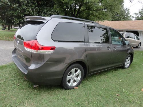 2012 Toyota Sienna LE...ONLY 15,000 Miles!!!!!!, image 4