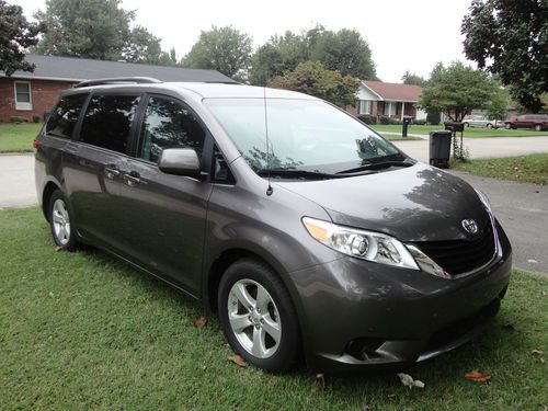 2012 Toyota Sienna LE...ONLY 15,000 Miles!!!!!!, image 5