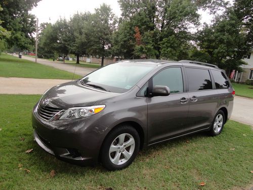 2012 Toyota Sienna LE...ONLY 15,000 Miles!!!!!!, image 14