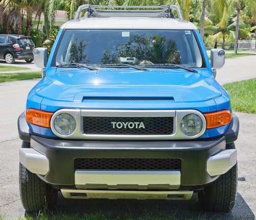 Toyota fj cruiser 2007 66k miles in pristine condition, clear title, carfax